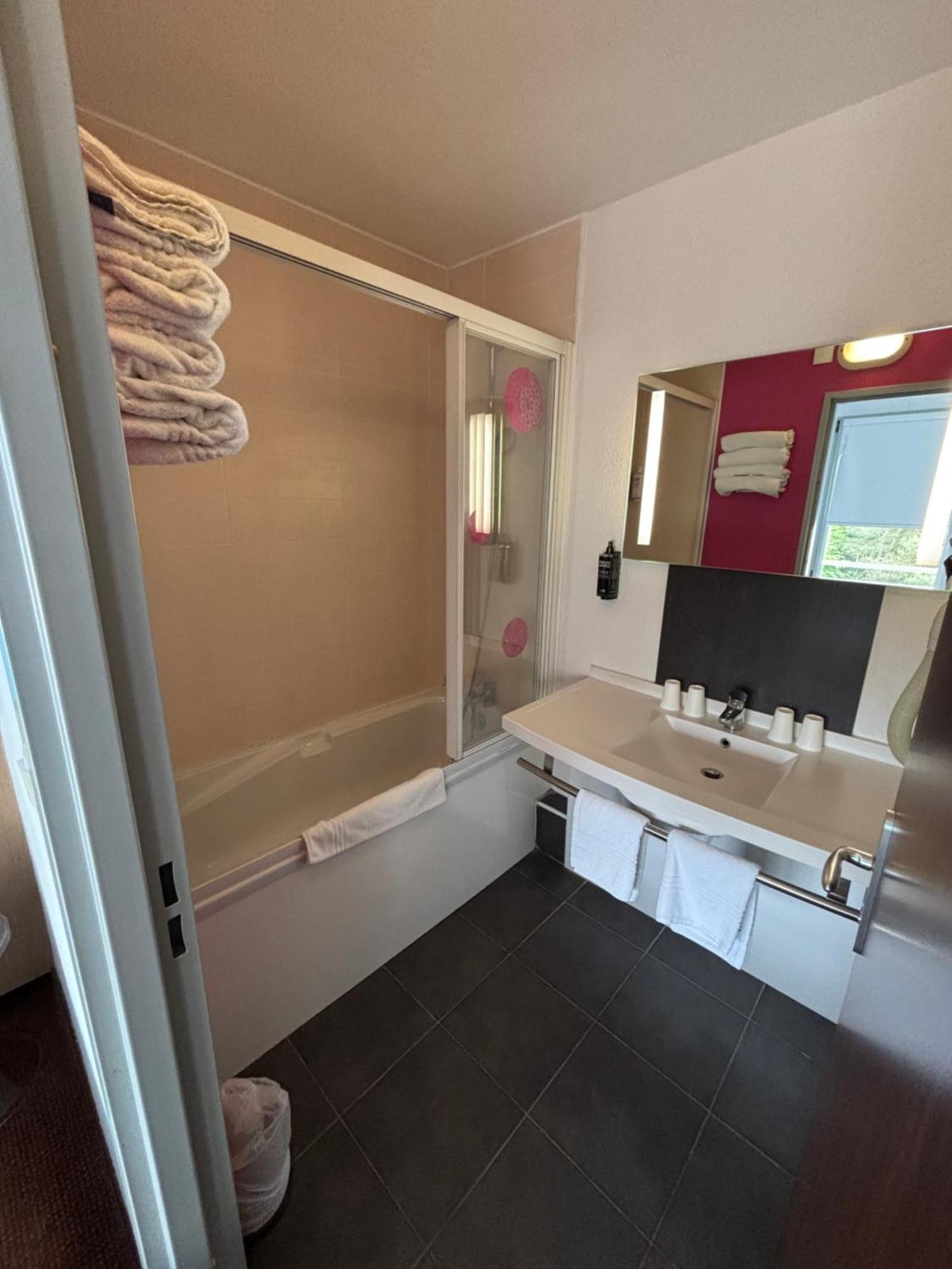 Ibis Styles Bethune Bruay La Buissiere Buitenkant foto